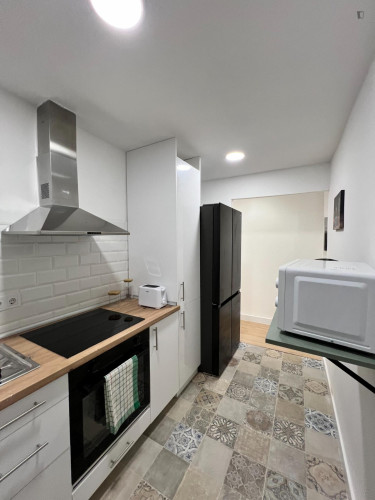Comfortable double bedroom within walking distance to the beach