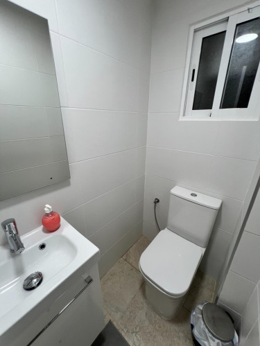 Comfortable double bedroom within walking distance to the beach - Gallery - 6
