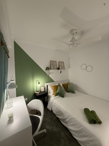 Cozy double bedroom within walking distance to the city center