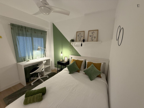 Cozy double bedroom within walking distance to the city center