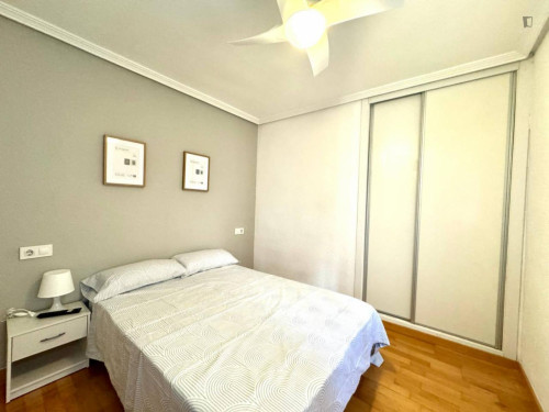 Beautiful double bedroom well connected to the city center