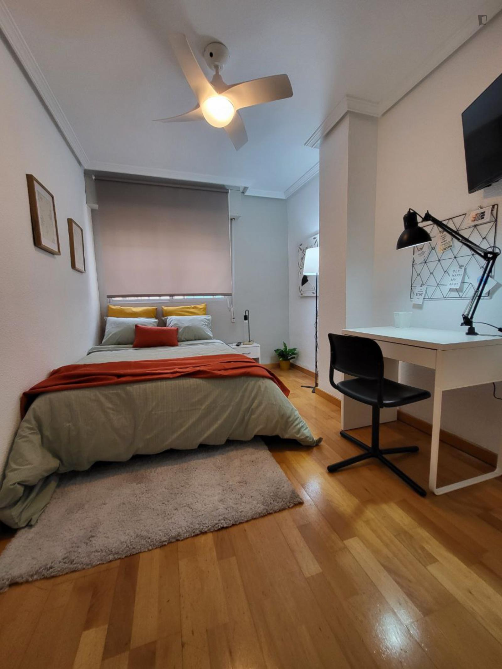 Comfortable Double Bedroom Well Connected To The City Center - 1