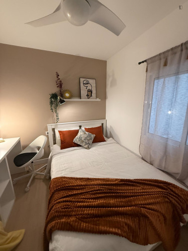 Beautiful double bedroom within walking distance to the city center