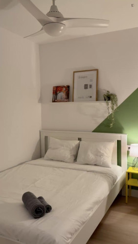 Comfortable double bedroom within walking distance to the city center
