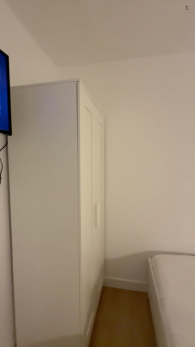 Comfortable double bedroom within walking distance to the city center