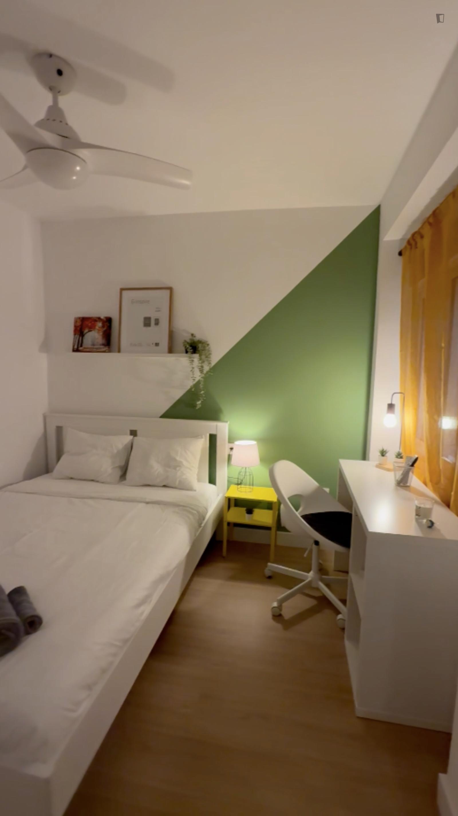 Comfortable Double Bedroom Within Walking Distance To The City Center - 1