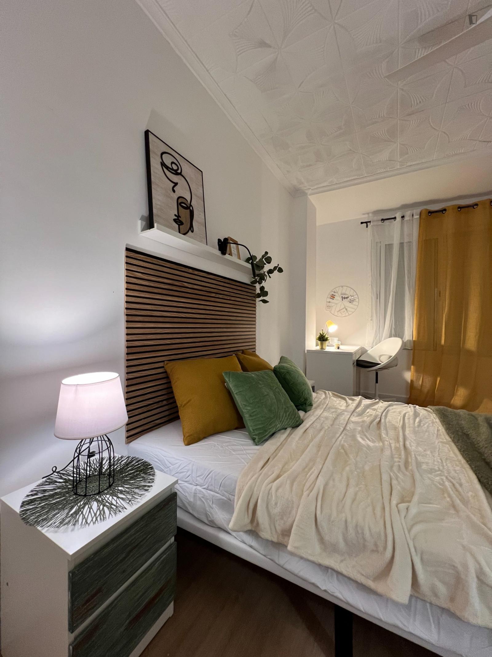 Appealing Double Bedroom Within Walking Distance To The Beach - 1