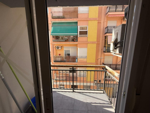 Shiny double bedroom close to the city center - Gallery - 9