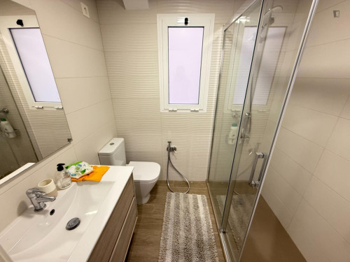 Shiny double bedroom close to the city center - Gallery - 10