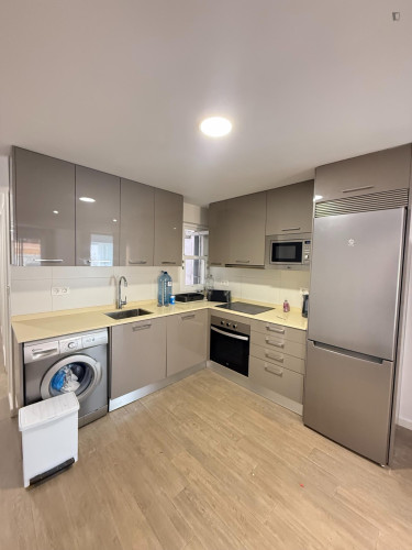 Shiny double bedroom close to the city center - Gallery - 6