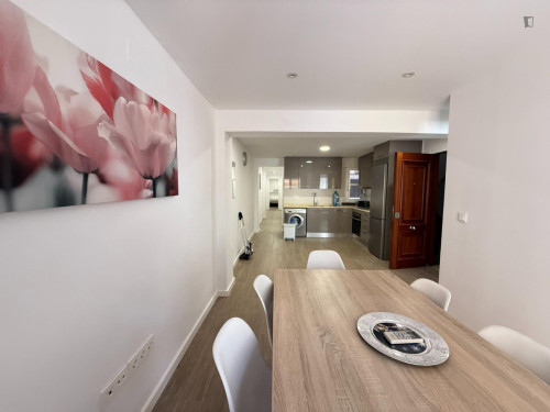 Shiny double bedroom close to the city center - Gallery - 7