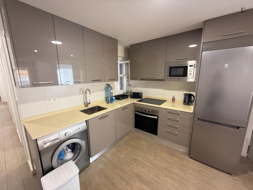 Shiny double bedroom close to the city center - Gallery - 5