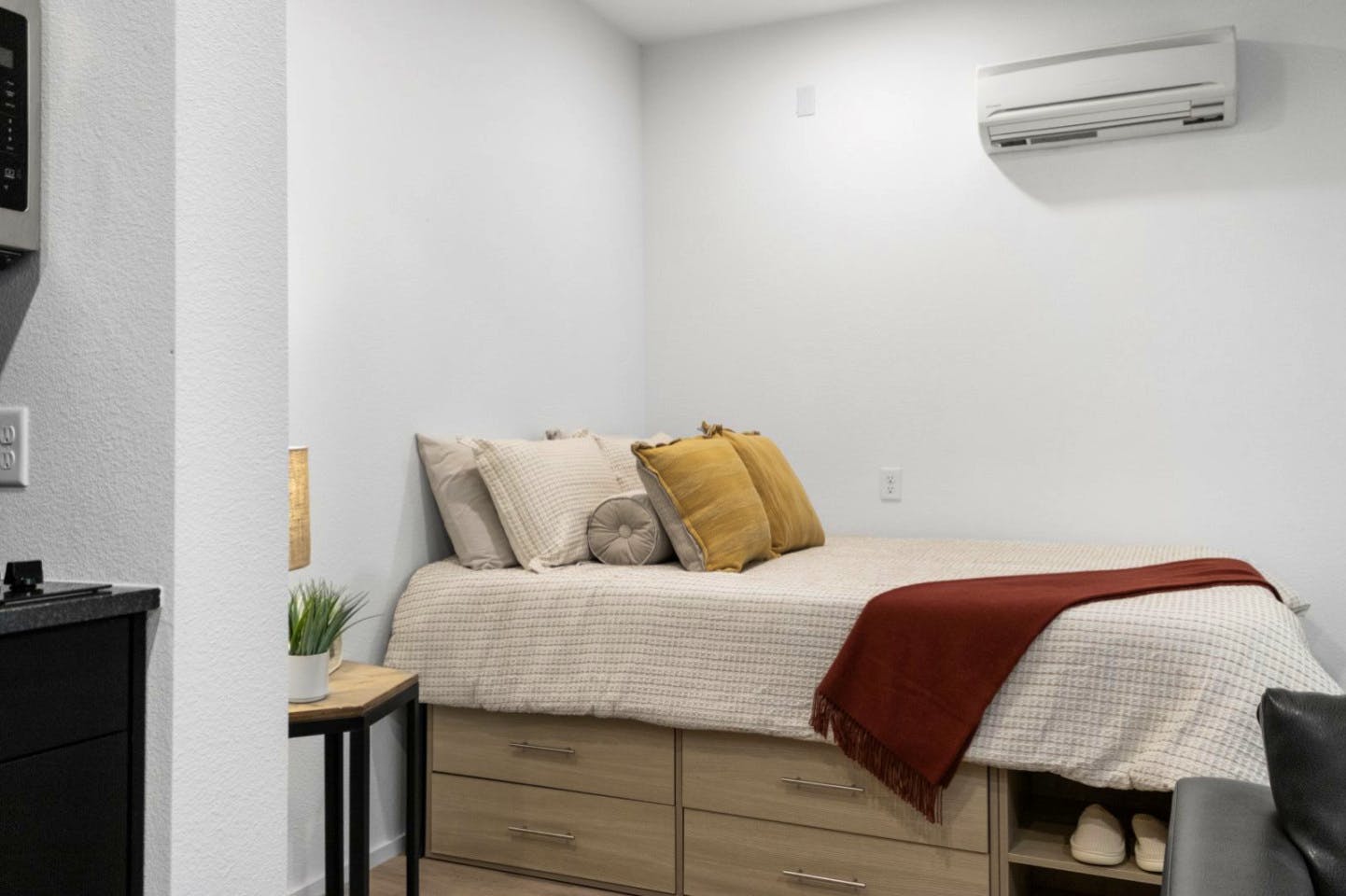  Private Room 4x4 A  -  Modern Coliving with Resort Amenities in Vibrant Bishop Arts District  - Gallery -  1