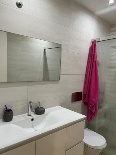 Unique Single Bedroom close to Foros de Amora Train Station