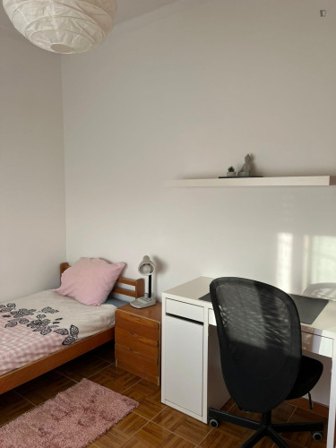 Unique Single Bedroom close to Foros de Amora Train Station