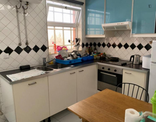 Lovely bedroom close to Jardim do Alboi