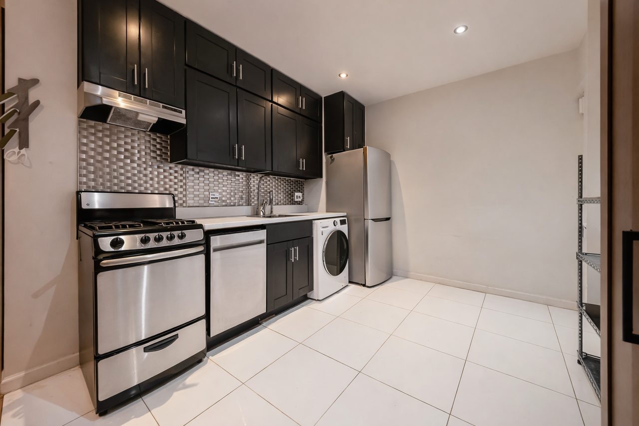 #1863: Central Harlem - Full Bedroom F - 11