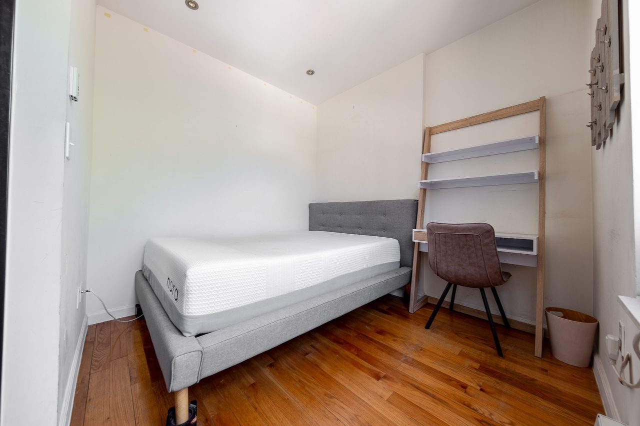 #1869: Central Harlem - Full Bedroom A - 3