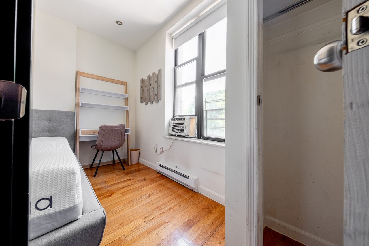#1869: Central Harlem - Full Bedroom A - 4