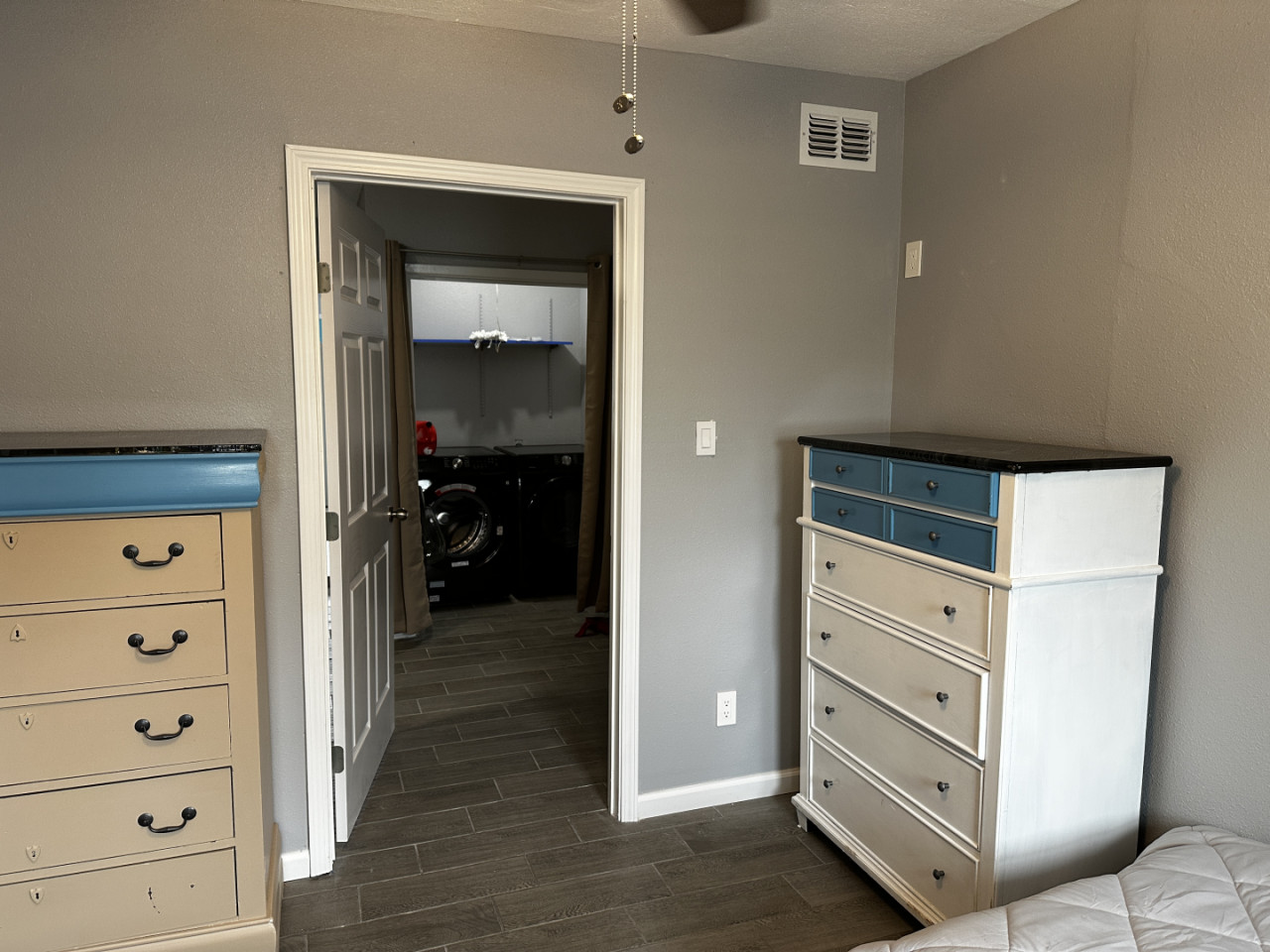  Bed In A 2-Bed Females Only Room  -  Spacious Women's Coliving Home in Peaceful Carroll Place Community  - Gallery -  3