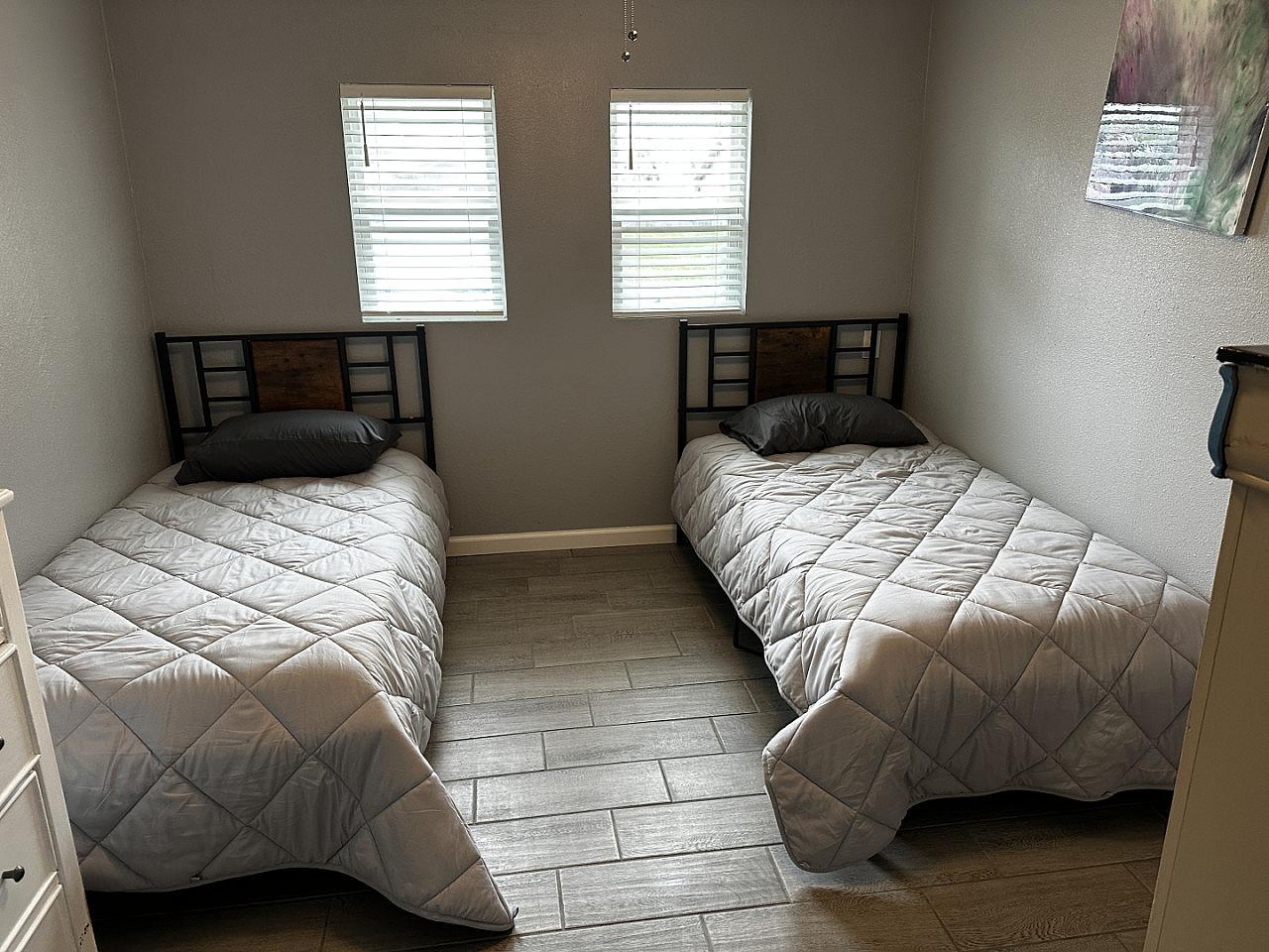  Bed In A 2-Bed Females Only Room  -  Spacious Women's Coliving Home in Peaceful Carroll Place Community  - Gallery -  2