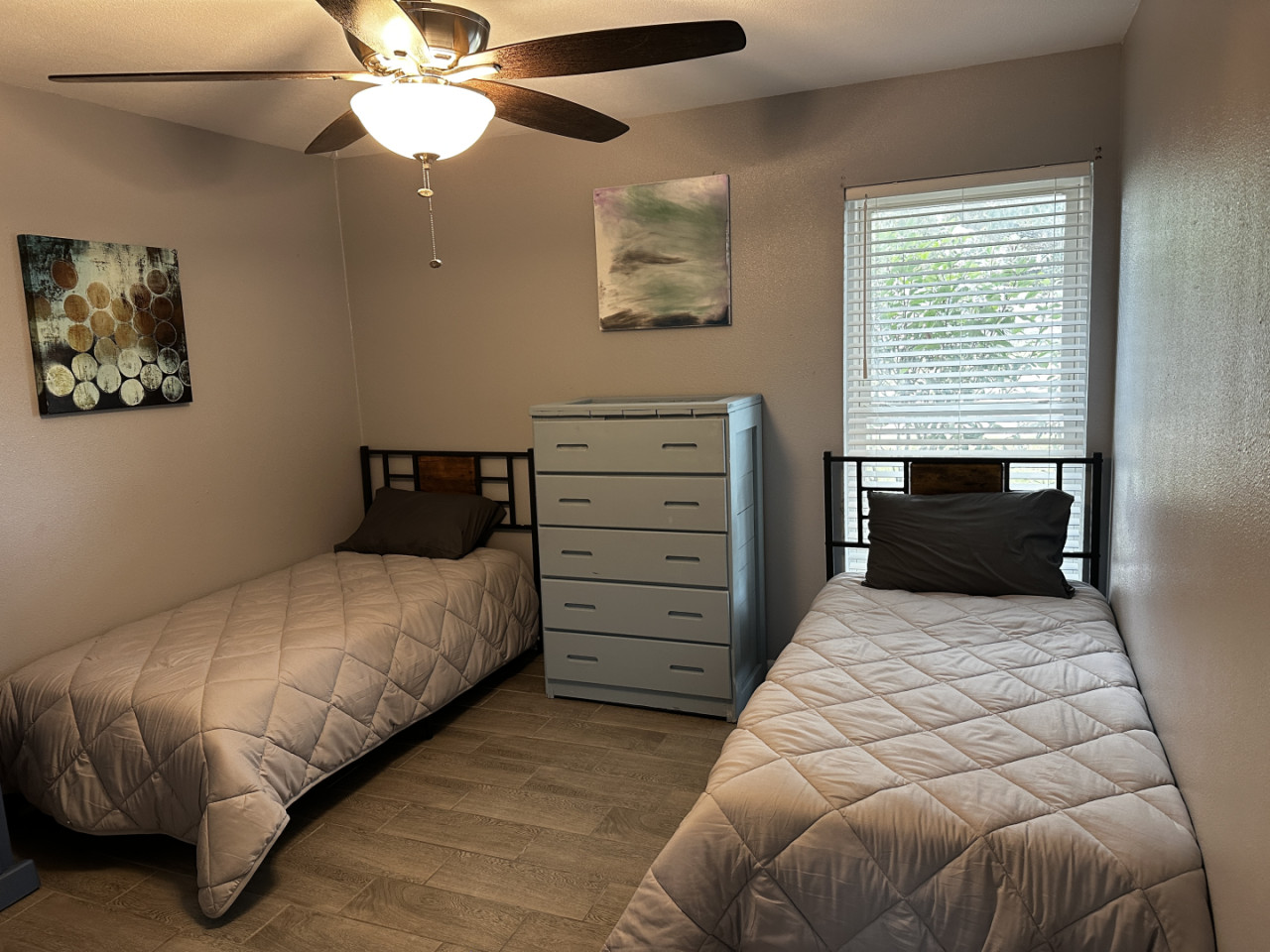  Bed In A 2-Bed Female Only Room  -  Spacious Women's Coliving Home in Peaceful Carroll Place Community  - Gallery -  8