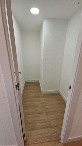 Pleasant double bedroom near the Sant Vicent Centre train station - Gallery - 8