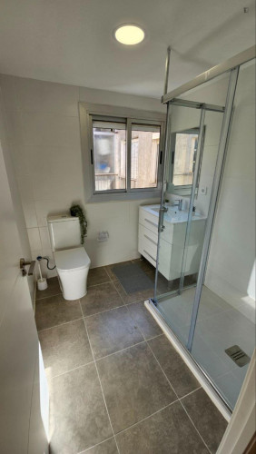Pleasant double bedroom near the Sant Vicent Centre train station - Gallery - 5