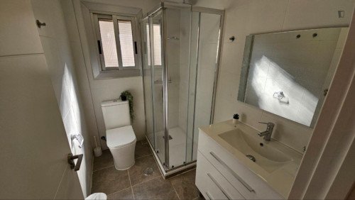 Pleasant double bedroom near the Sant Vicent Centre train station - Gallery - 6