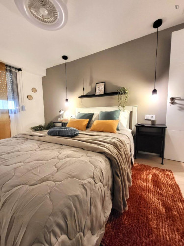 Pleasant single bedroom in shared flat in Pla del Bon Repòs