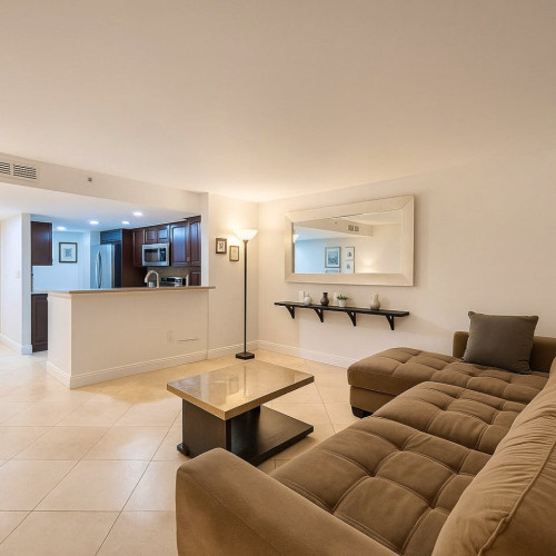 Stunning Luxury Apt. w/ Pool + Terrace near Venetian Marina & Yacht Club