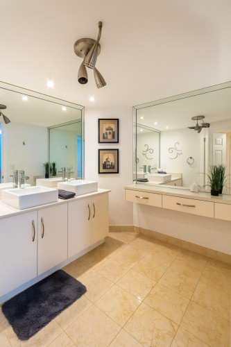 Stunning Luxury Apt. w/ Pool + Terrace near Venetian Marina & Yacht Club