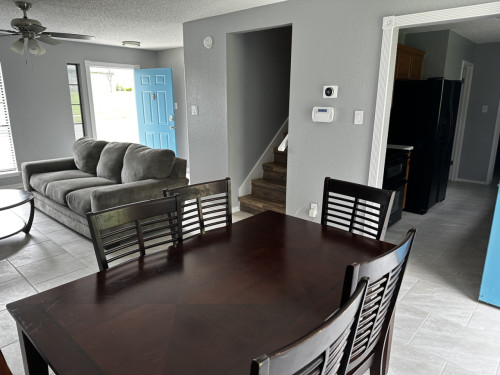 Welcoming Coliving Space in Family-Friendly Western Hills with Prime Amenities