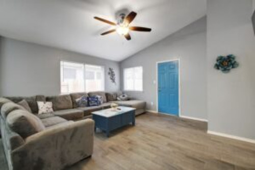 Welcoming Coliving Space in Family-Friendly Western Hills with Prime Amenities