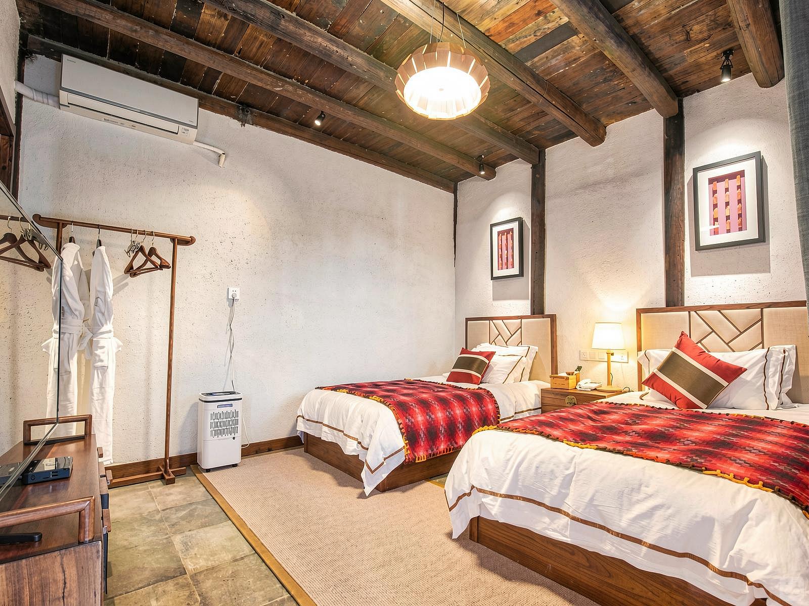  Bed In A 2-Bed Gender Separated Room  -  A sunny residence with an Oriental-inspired design, perfect for coliving and coworking  - Gallery -  25