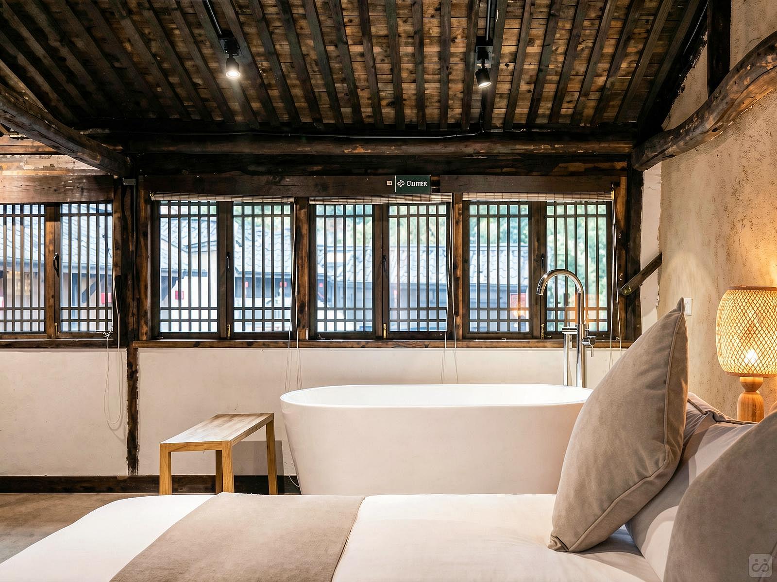 Suite Room - A sunny residence with an Oriental-inspired design, perfect for coliving and coworking - Gallery - 32