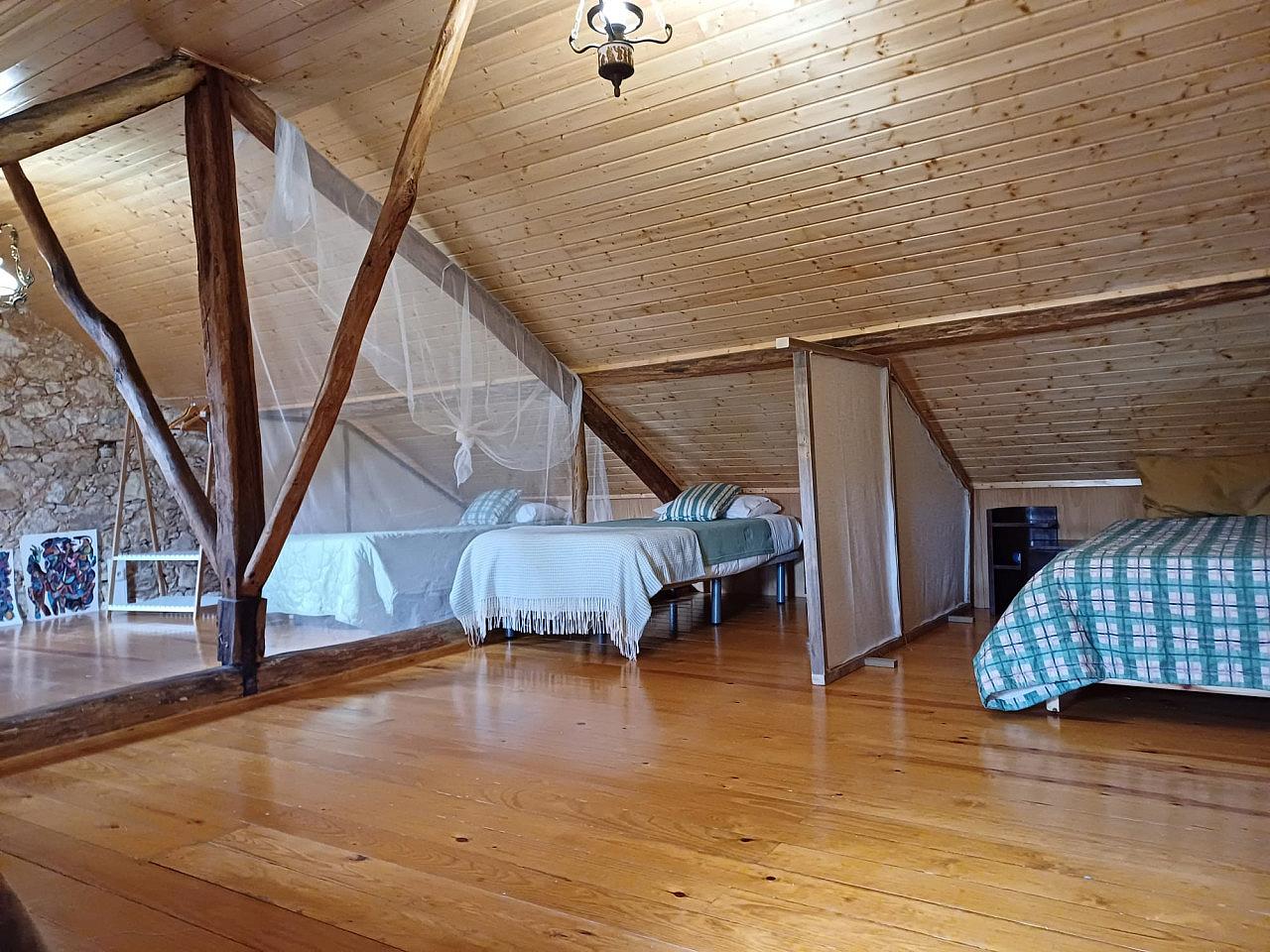  Bed In A 4-Bed Females Only Room  -  Bohemian house 20 minutes from Torres Novas Home  - Gallery -  8