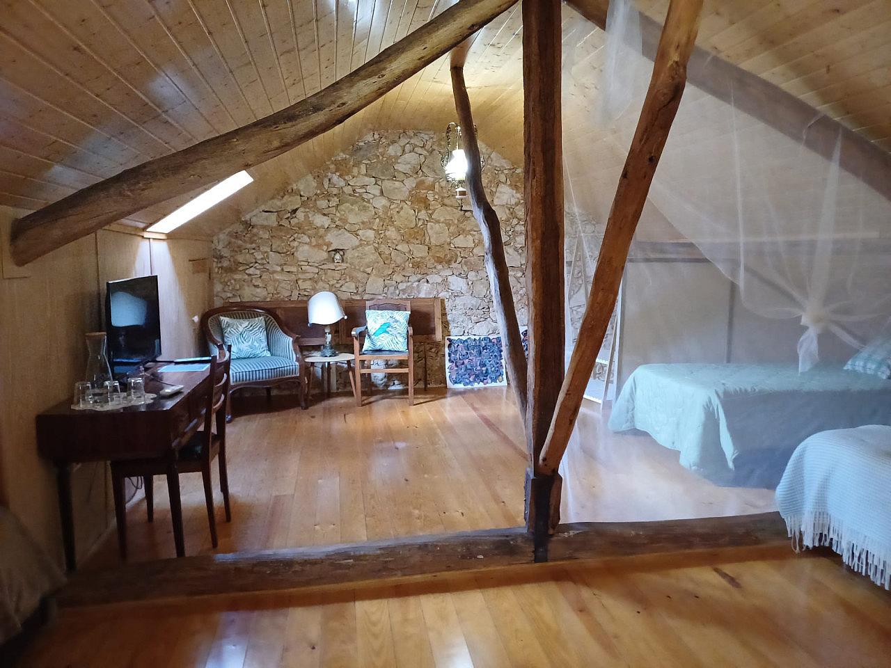 Bed In A 4-Bed Females Only Room - Bohemian house 20 minutes from Torres Novas - Gallery - 10