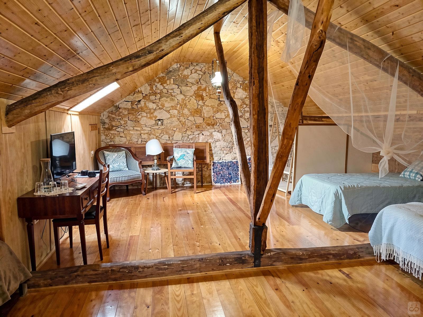 Bed In A 4-Bed Females Only Room - Bohemian house 20 minutes from Torres Novas - Gallery - 4