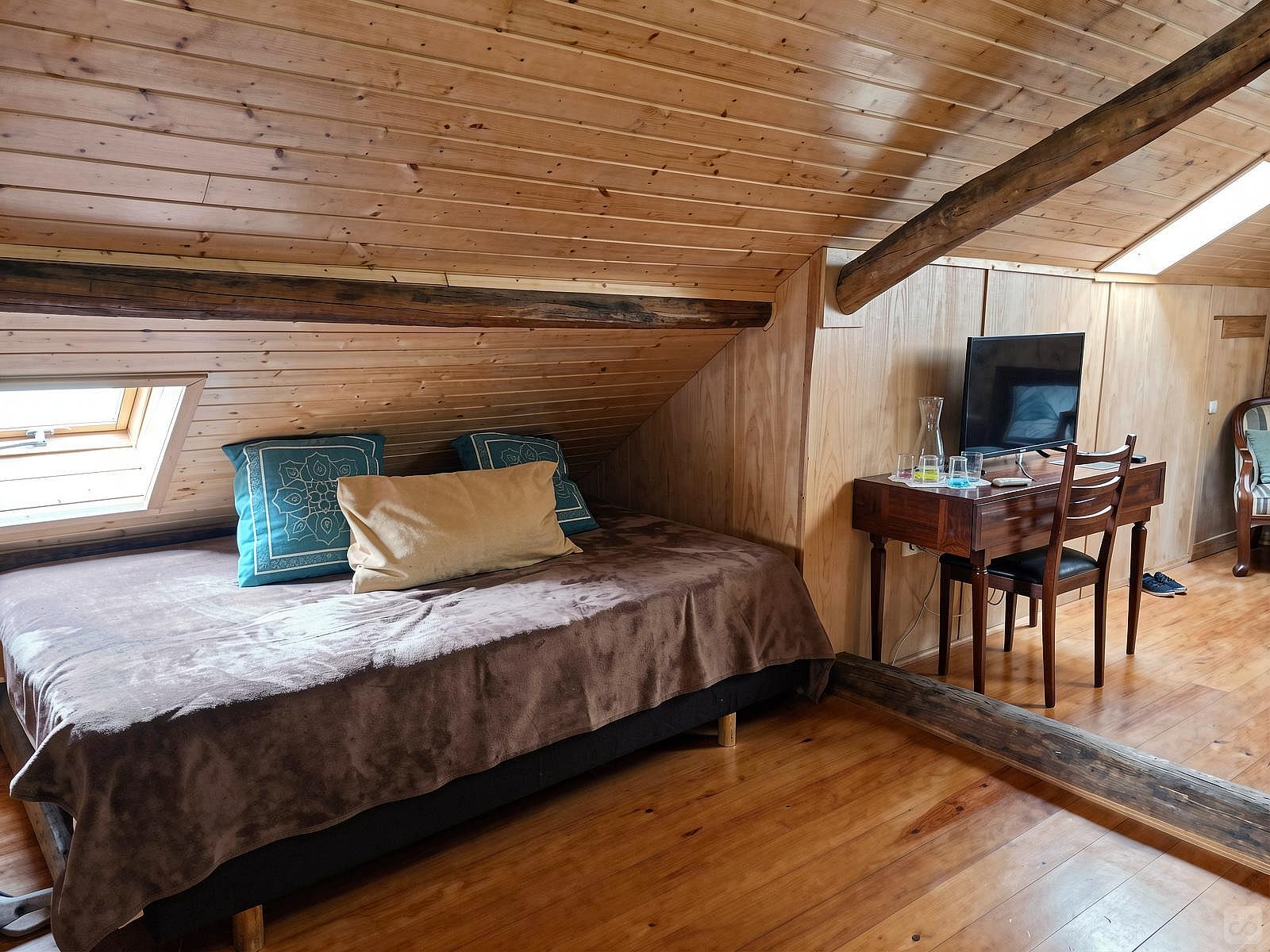 Bed In A 4-Bed Females Only Room - Bohemian house 20 minutes from Torres Novas - Gallery - 1