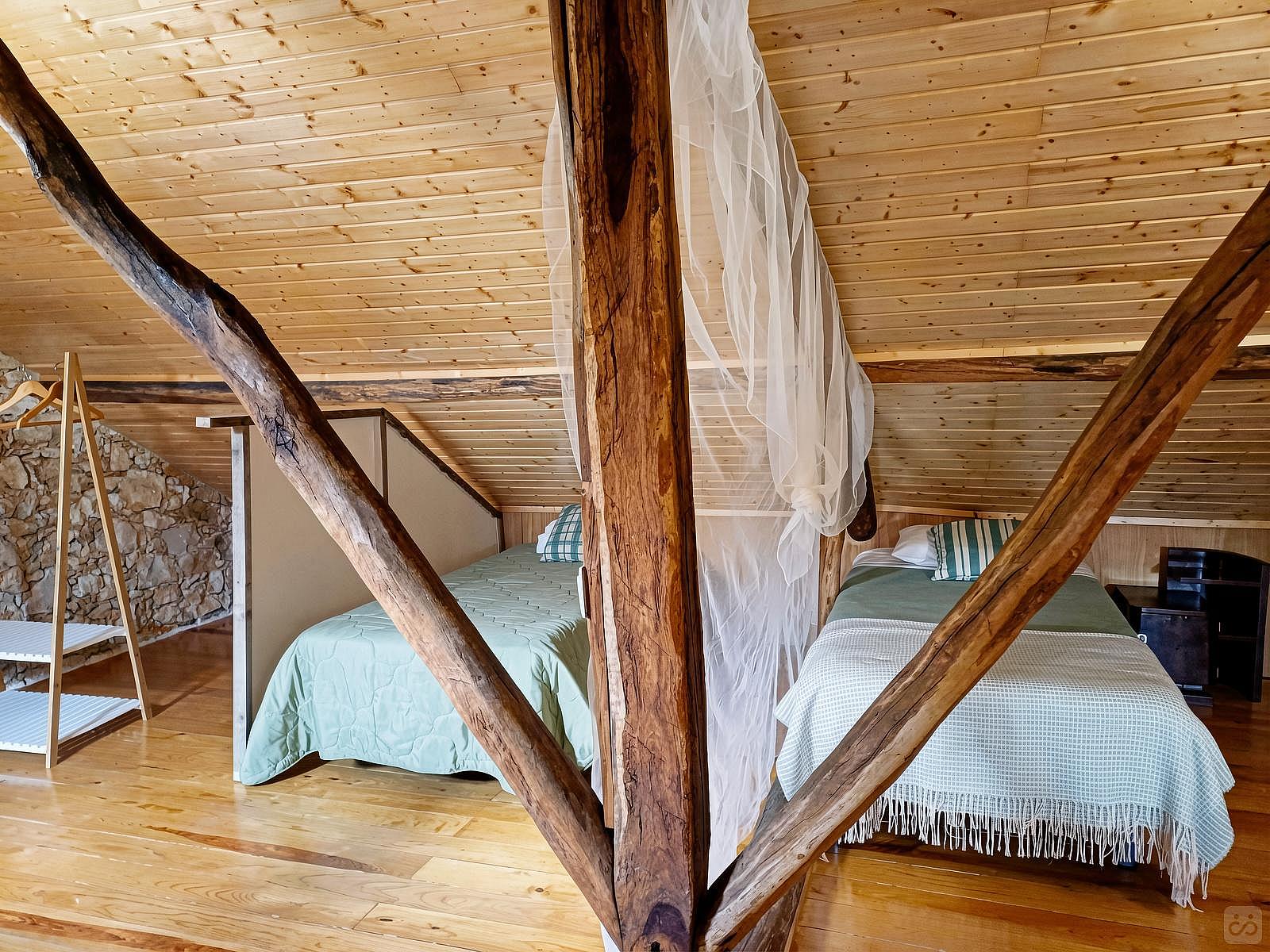  Bed In A 4-Bed Females Only Room  -  Bohemian house 20 minutes from Torres Novas Home  - Gallery -  3
