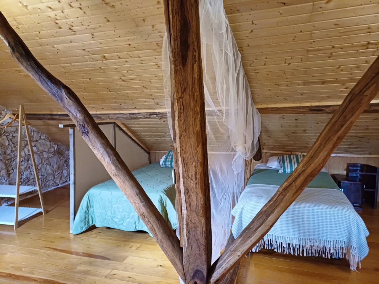 Bed In A 4-Bed Females Only Room - Bohemian house 20 minutes from Torres Novas - Gallery - 14