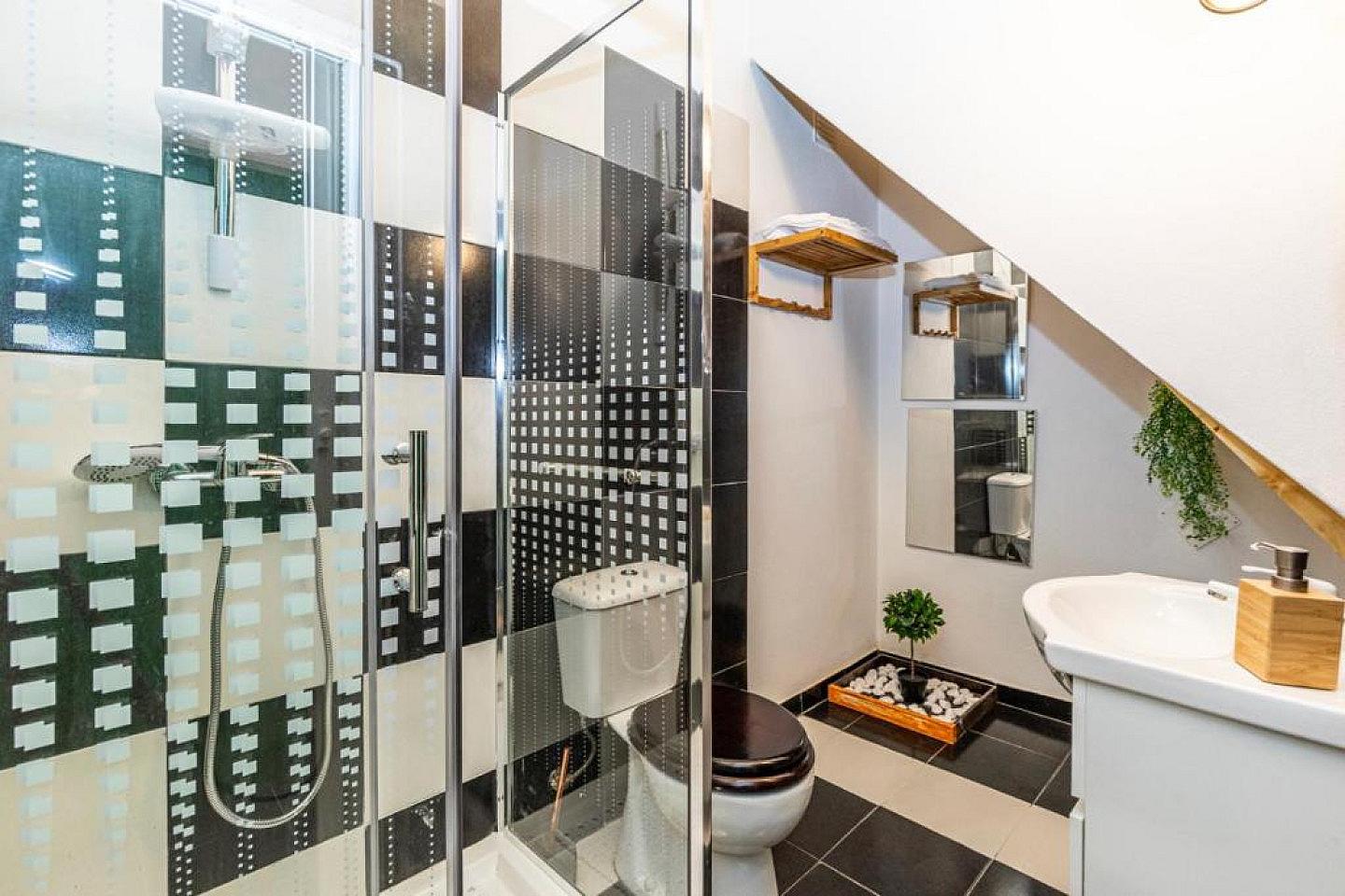 Bed In A 4-Bed Females Only Room - Bohemian house 20 minutes from Torres Novas - Gallery - 16