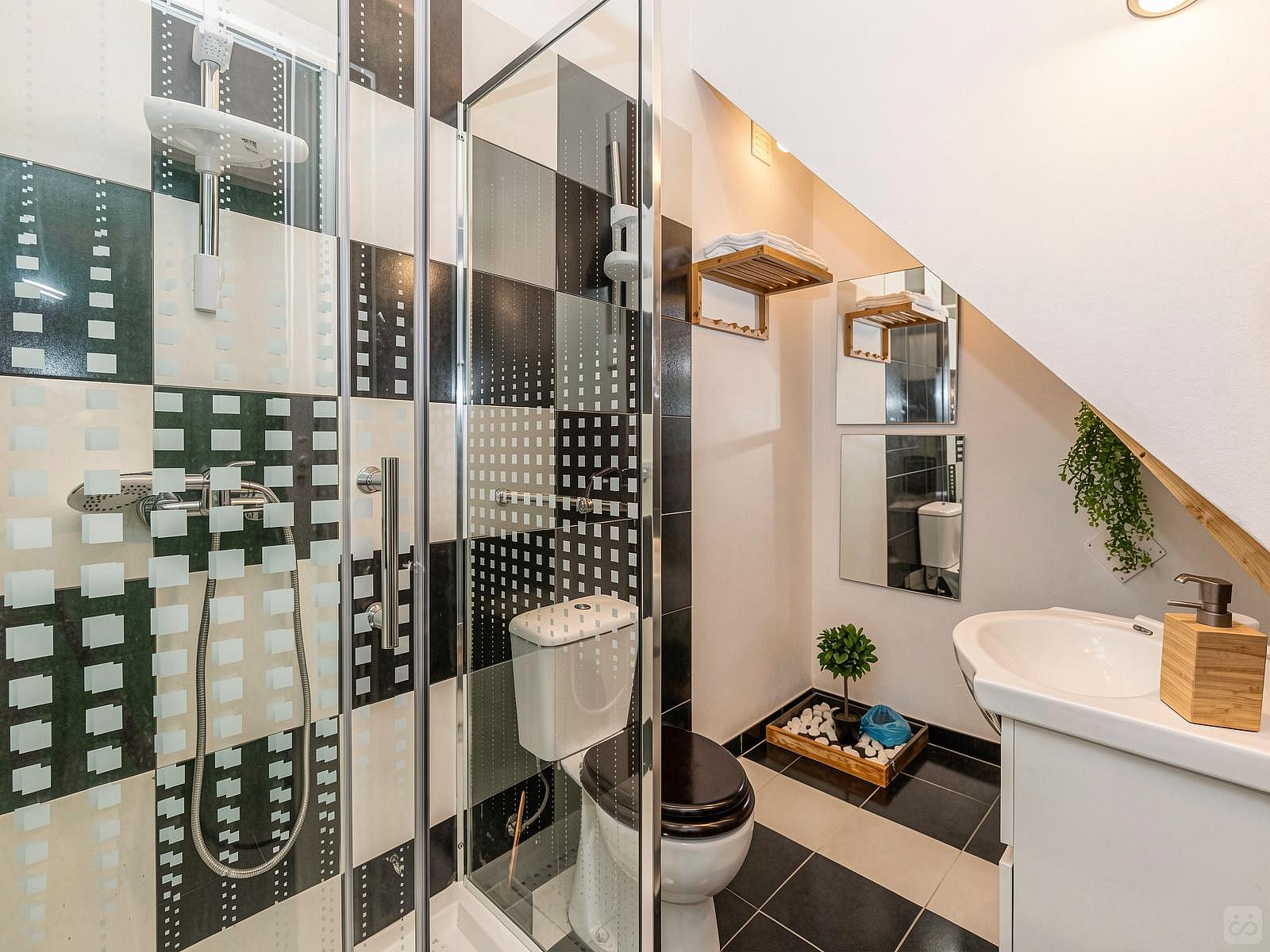 Bed In A 4-Bed Females Only Room - Bohemian house 20 minutes from Torres Novas - Gallery - 5