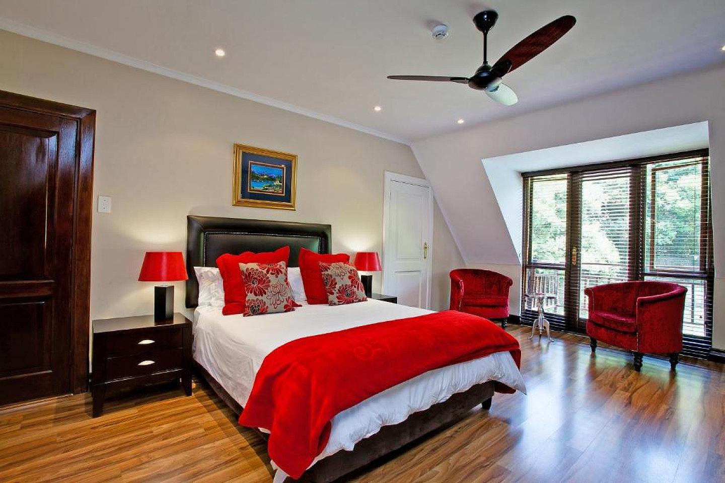  Luxury Room  -  A breezy villa residence with luscious gardens and sunny open space  - Gallery -  19