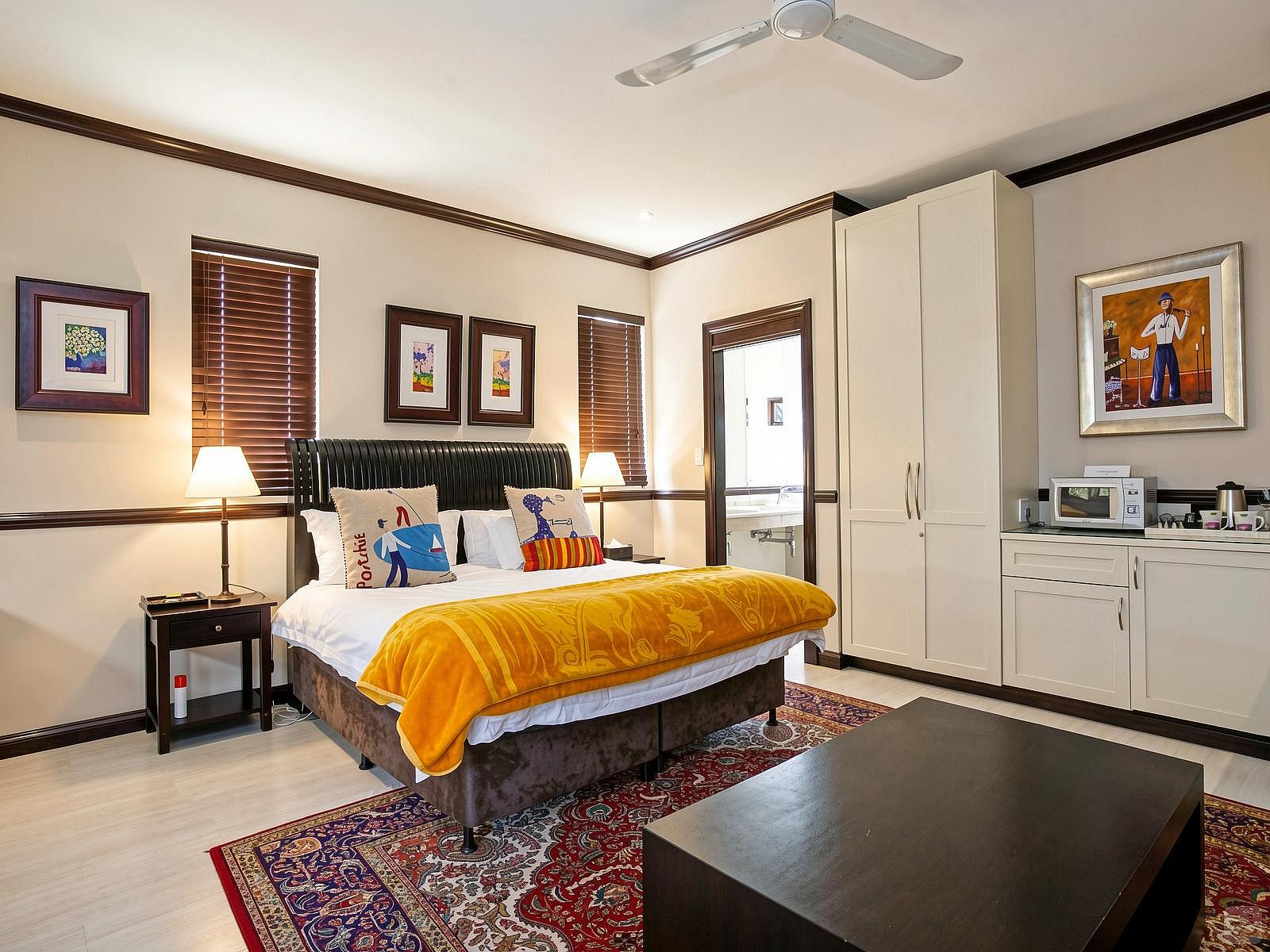  Luxury Room  -  A breezy villa residence with luscious gardens and sunny open space  - Gallery -  21