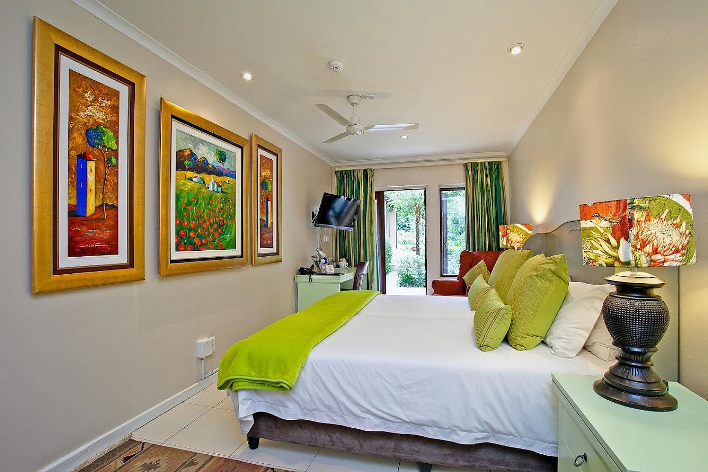  Deluxe  -  A breezy villa residence with luscious gardens and sunny open space  - Gallery -  4