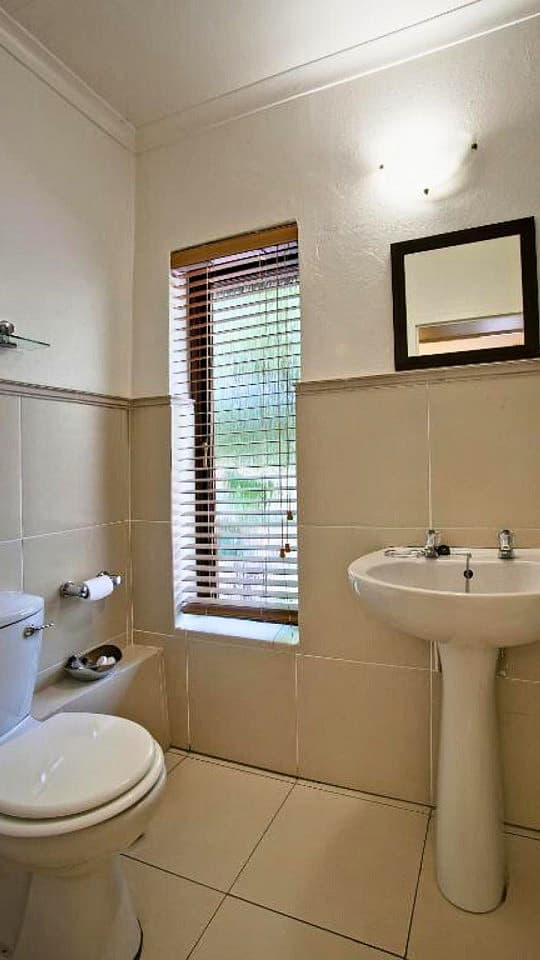  Deluxe  -  A breezy villa residence with luscious gardens and sunny open space  - Gallery -  5