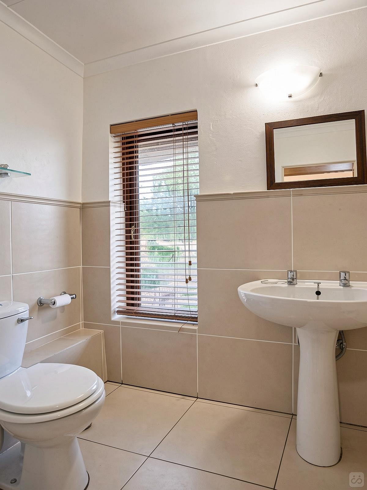  Deluxe  -  A breezy villa residence with luscious gardens and sunny open space  - Gallery -  7