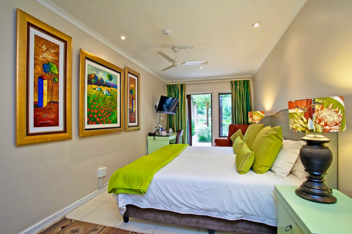  Deluxe  -  A breezy villa residence with luscious gardens and sunny open space  - Gallery -  9